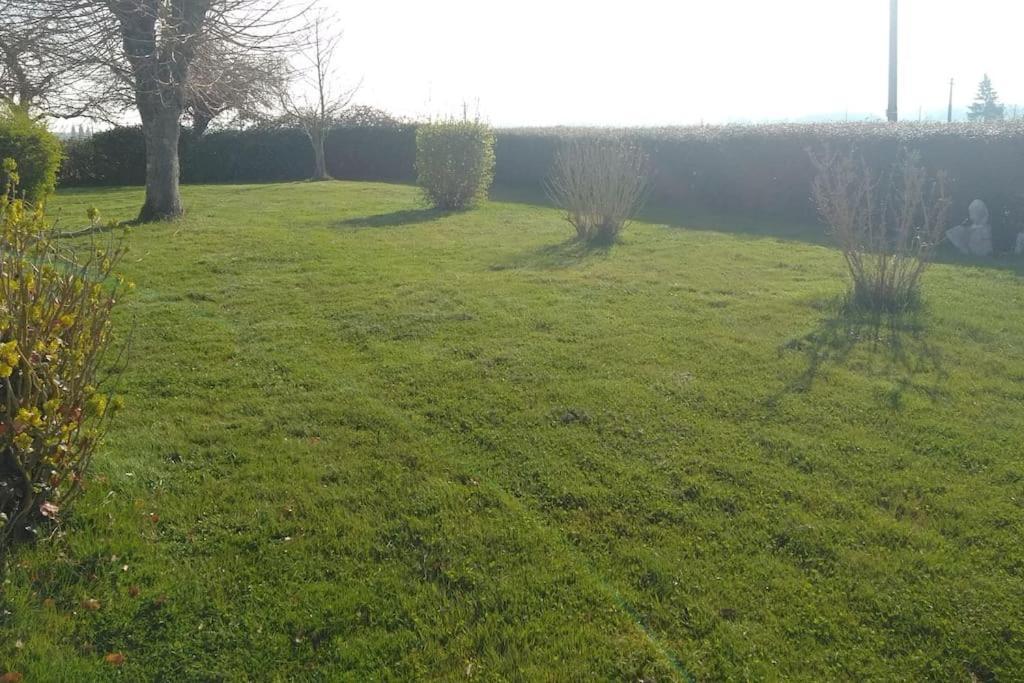 Grande Maison De Plain Pied Avec Jardin Arbore. Champignelles Eksteriør billede